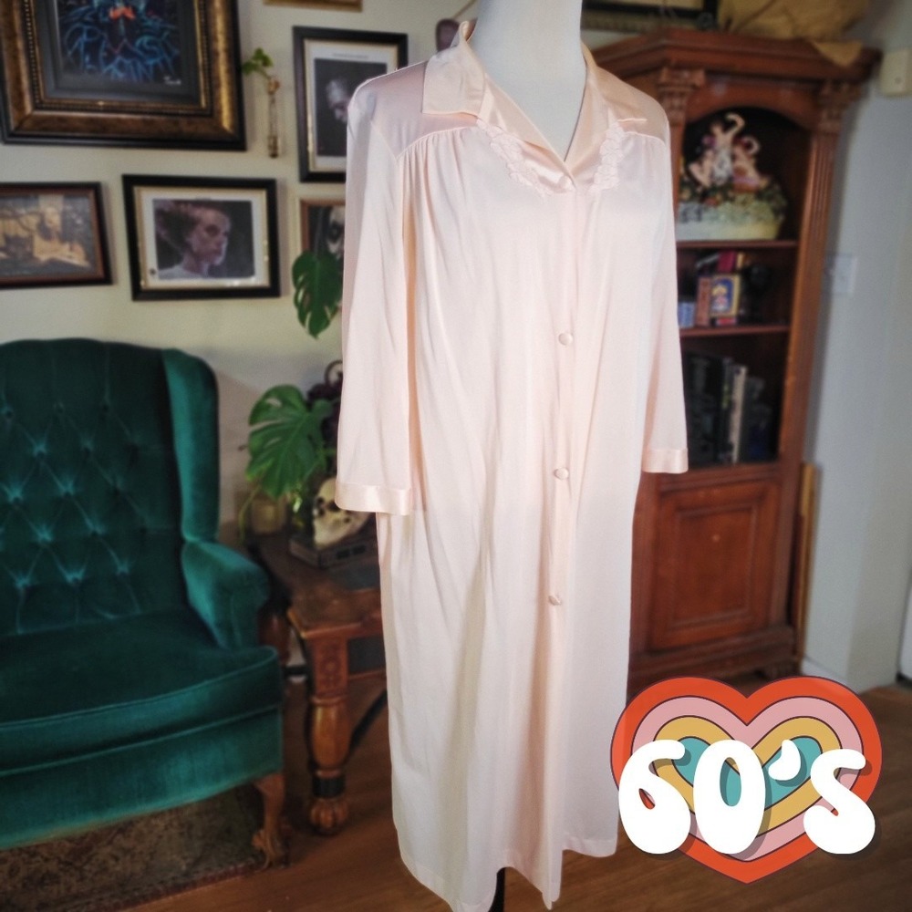 Vintage 1960s Vanity Fair‎ Pink Nylon Nightgown Lace Button Front Sleepwear 36